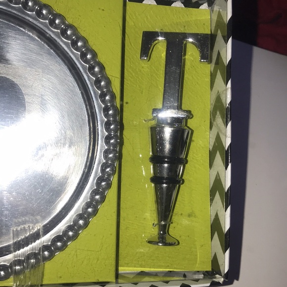 NIB “T” Initial Plate + Wine Stopper Set - Picture 3 of 7